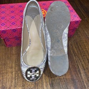 Tory Burch, Reva Flat - Tejus Lizard Print, Natural/Gold, Size 7.5